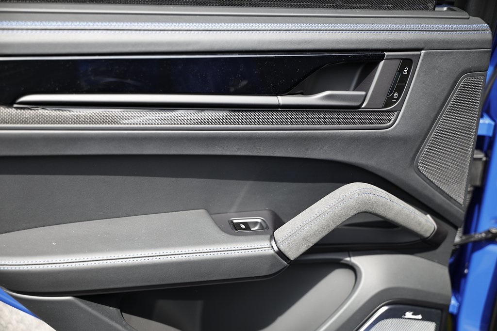 2025 Porsche Cayenne GTS photo 24