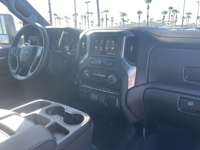 2025 Chevrolet Silverado 2500HD Custom photo 17