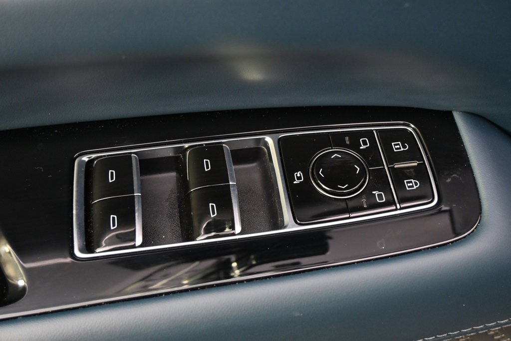 2025 Cadillac Escalade IQ Luxury photo 15