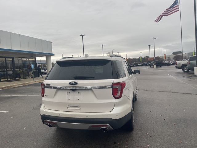 2017 Ford Explorer XLT photo 3