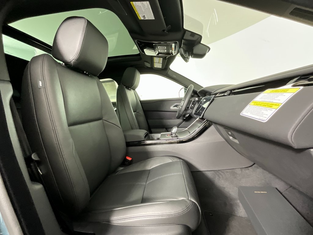 2026 Land Rover Range Rover Velar SE photo 3