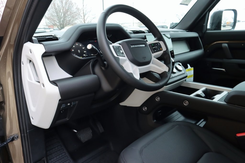 2025 LAND ROVER DEFENDER - Image 10