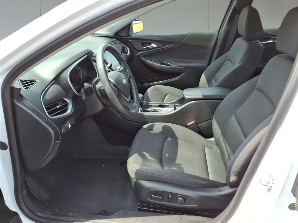 2023 Chevrolet Malibu LS photo 13