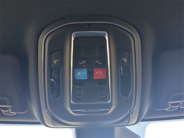 2025 Jeep Grand Cherokee Laredo Altitude photo 22