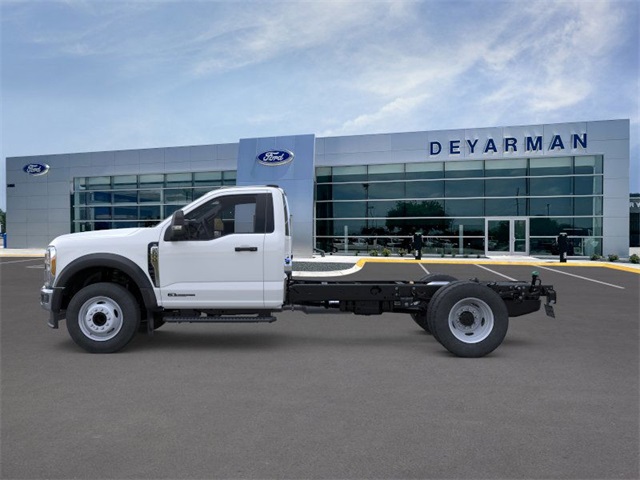 2025 Ford F-600 photo 3