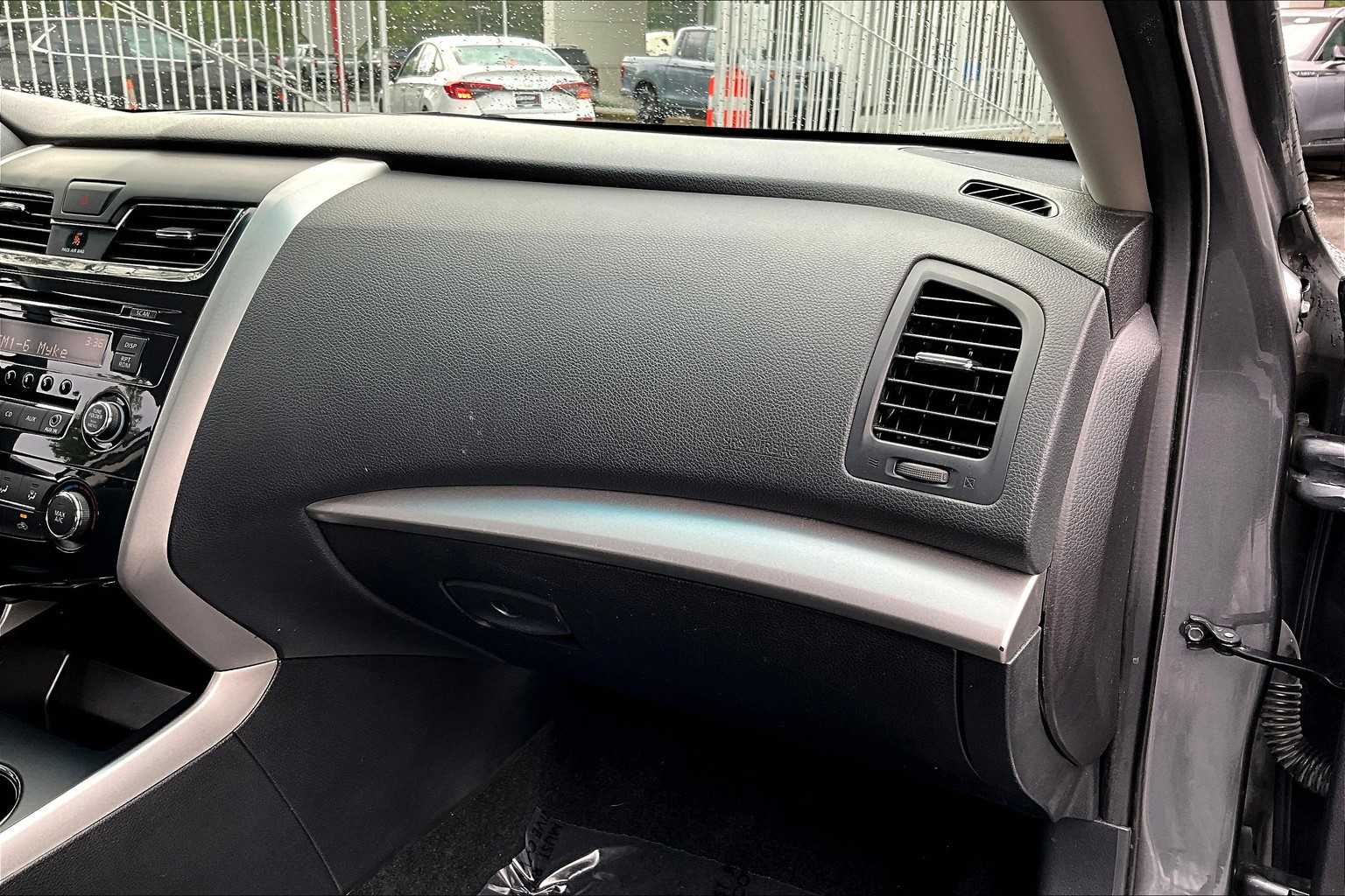 2015 Nissan Altima 2.5 S photo 17