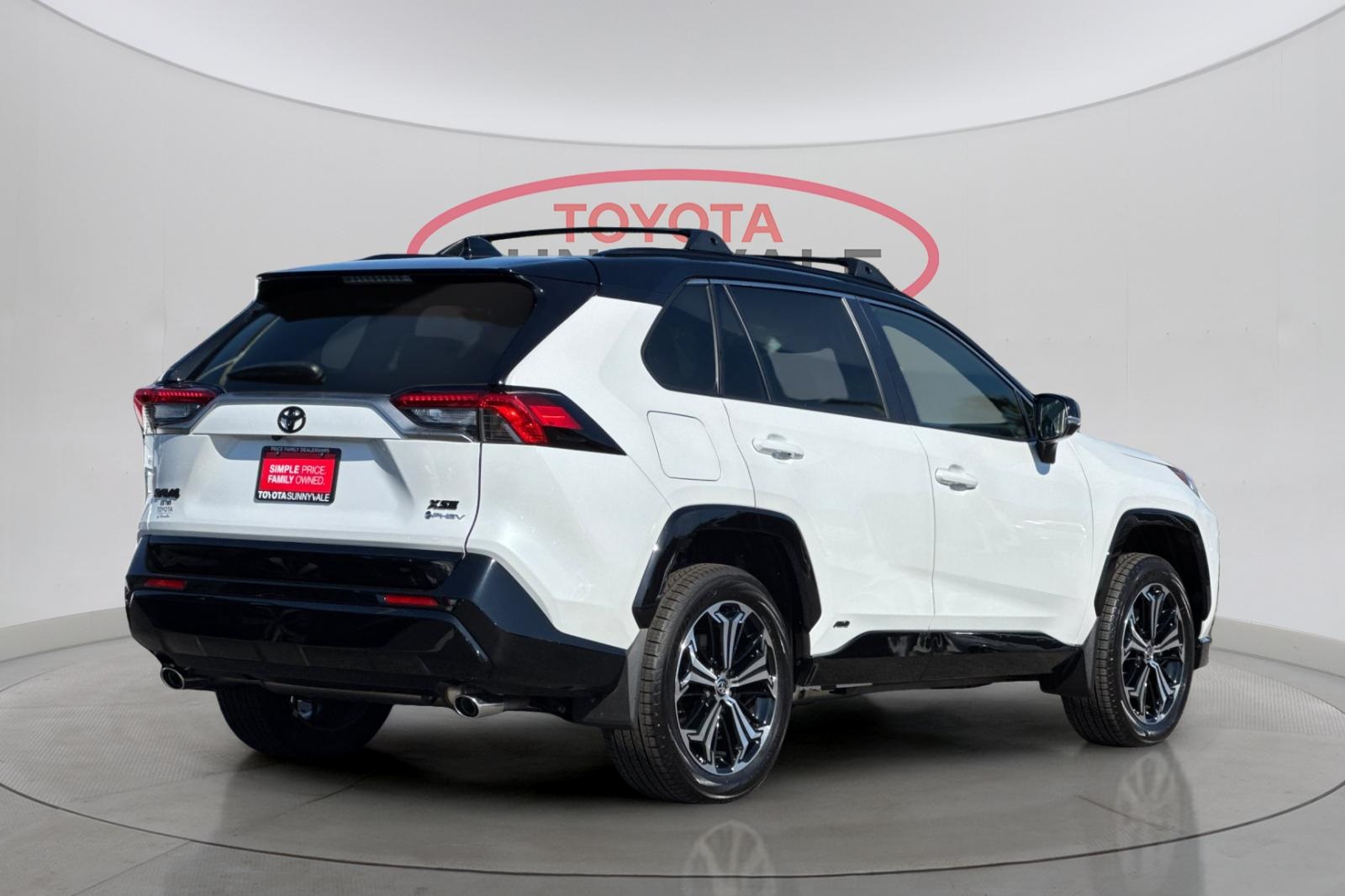 2025 Toyota RAV4 Hybrid XSE photo 2