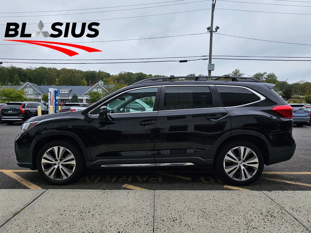 2022 Subaru Ascent Limited photo 3