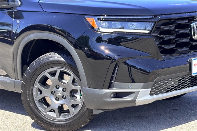 2025 Honda Pilot TrailSport photo 3