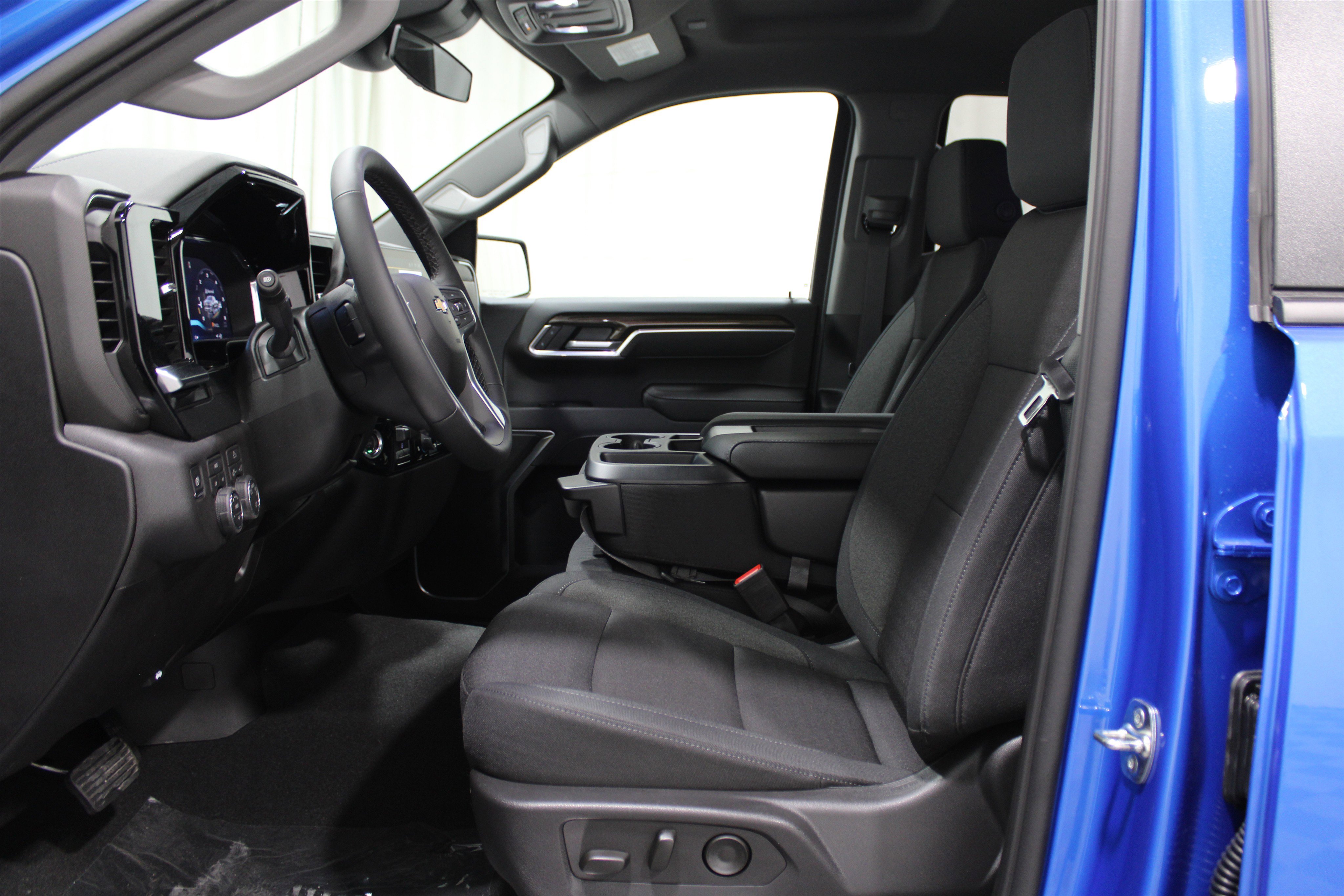 2026 Chevrolet Silverado 1500 LT photo 3