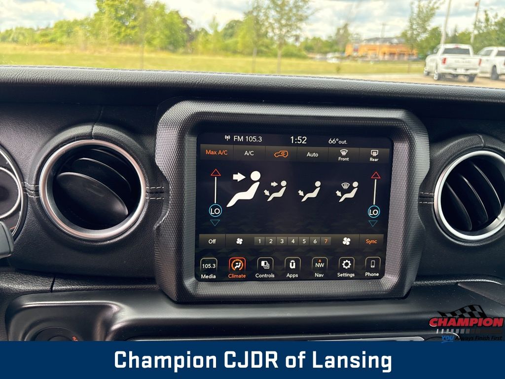 2021 Jeep Wrangler Unlimited Sahara photo 22