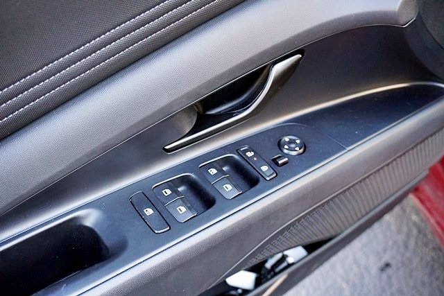 Used 2025 Red Hyundai SEL Sport image 21