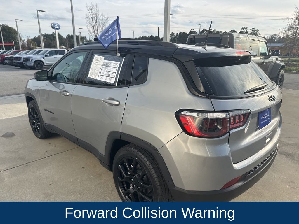 2022 Jeep Compass Altitude photo 2