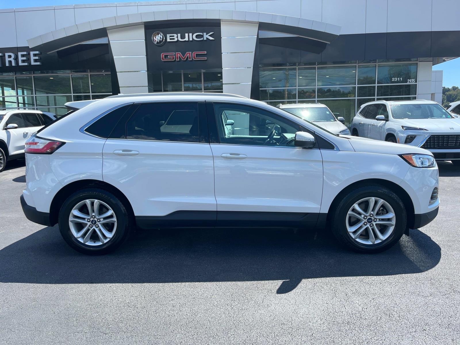 2020 Ford Edge SEL photo 2
