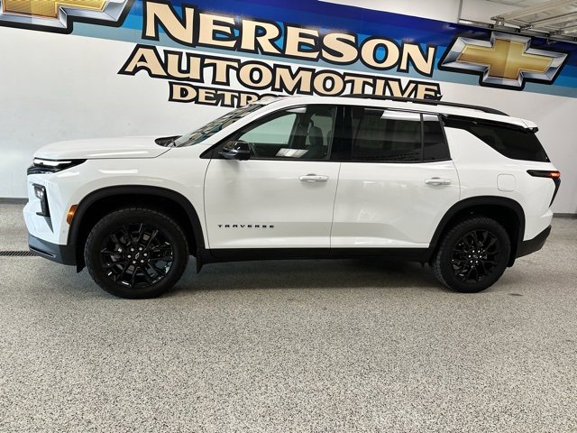 Used 2024 Chevrolet Traverse 2LT with VIN 1GNEVGKS4RJ186221 for sale in Detroit Lakes, Minnesota