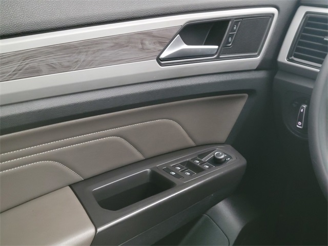2022 Volkswagen Atlas Cross Sport V6 SE Technology photo 32