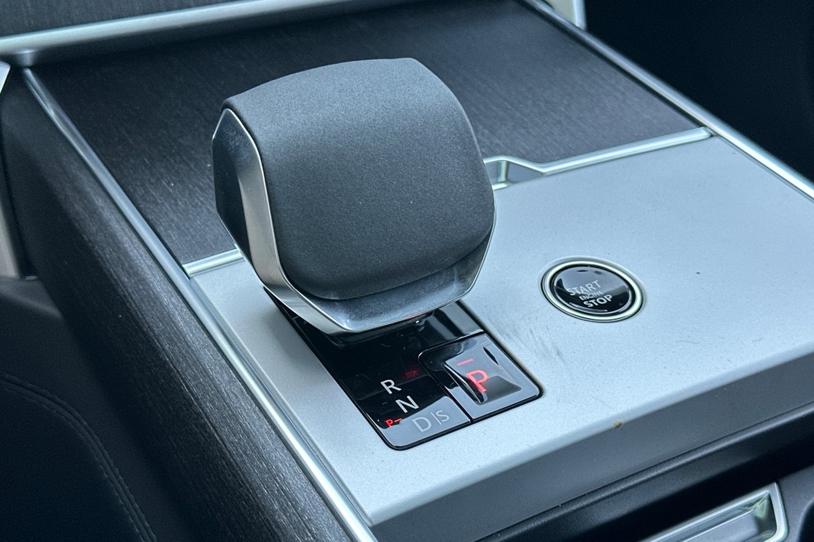 2025 Land Rover Range Rover SE photo 24