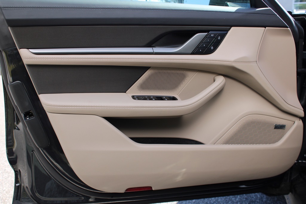 2025 Porsche Taycan 4S Cross Turismo photo 22