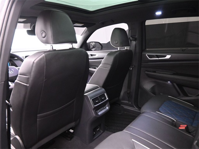 2024 Volkswagen Atlas Cross Sport SEL Premium R-Line photo 10