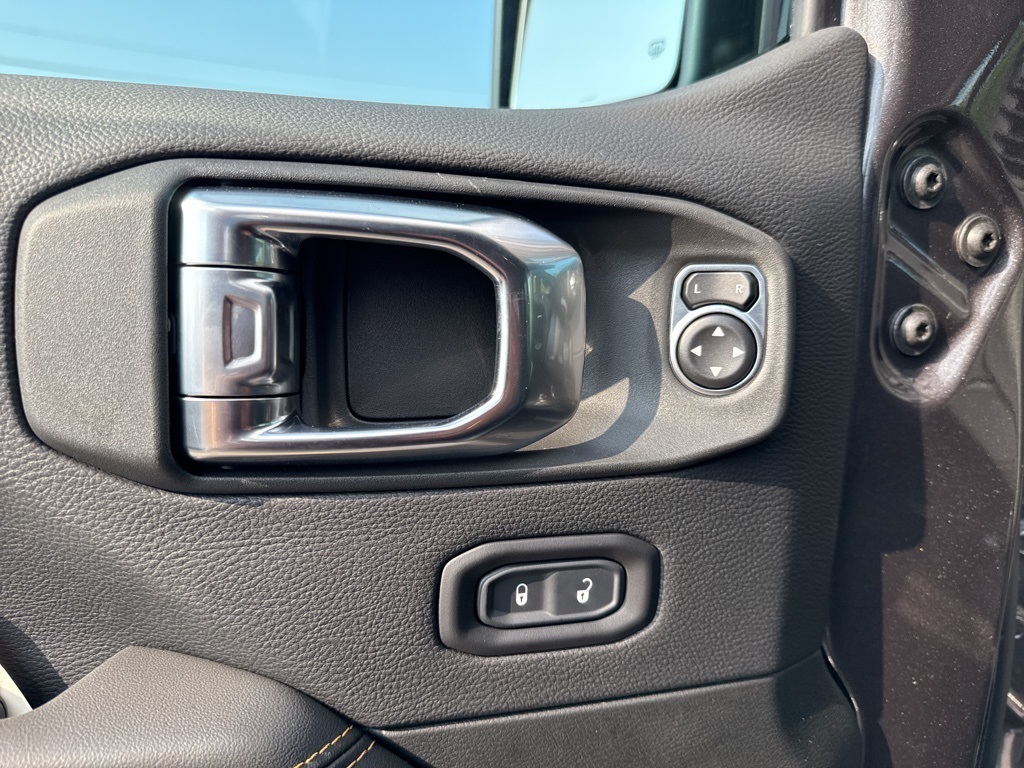 2025 Jeep Wrangler Sahara photo 13