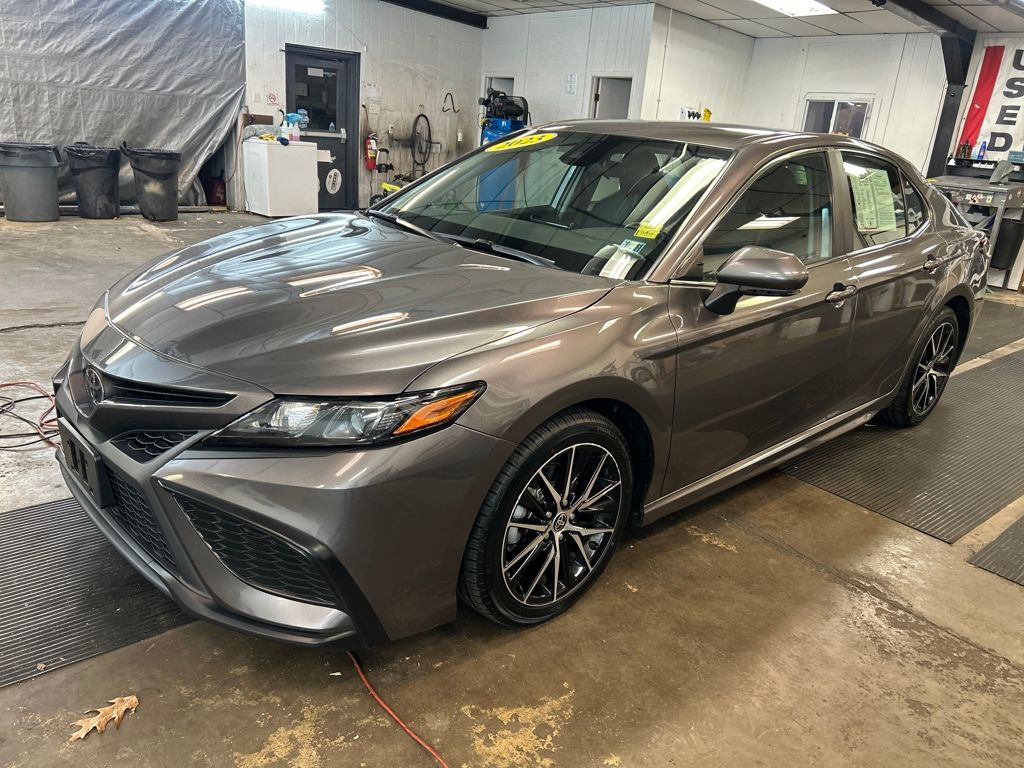 2023 Toyota Camry SE's photo