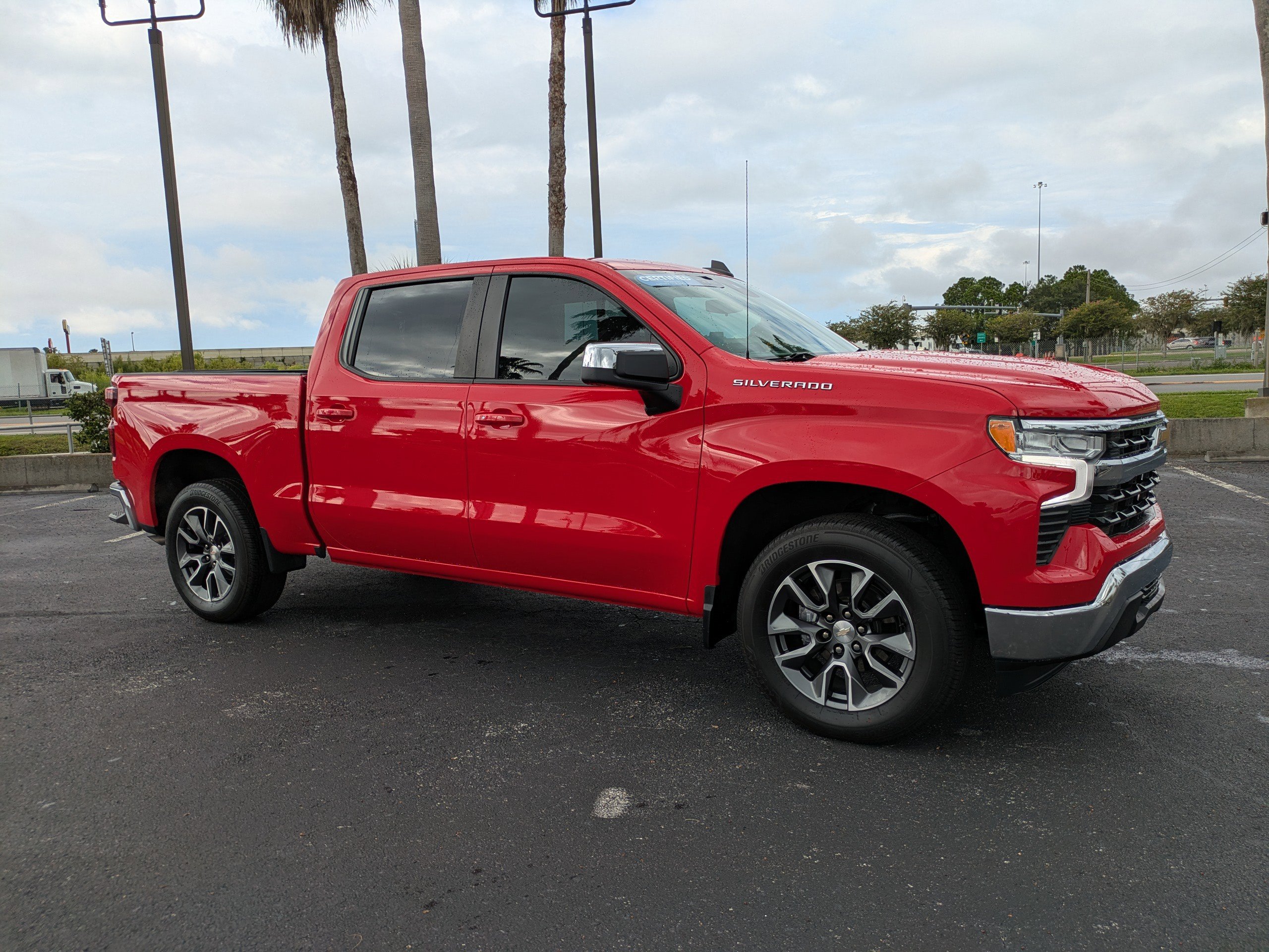 2022 Chevrolet Silverado 1500 LT photo 2