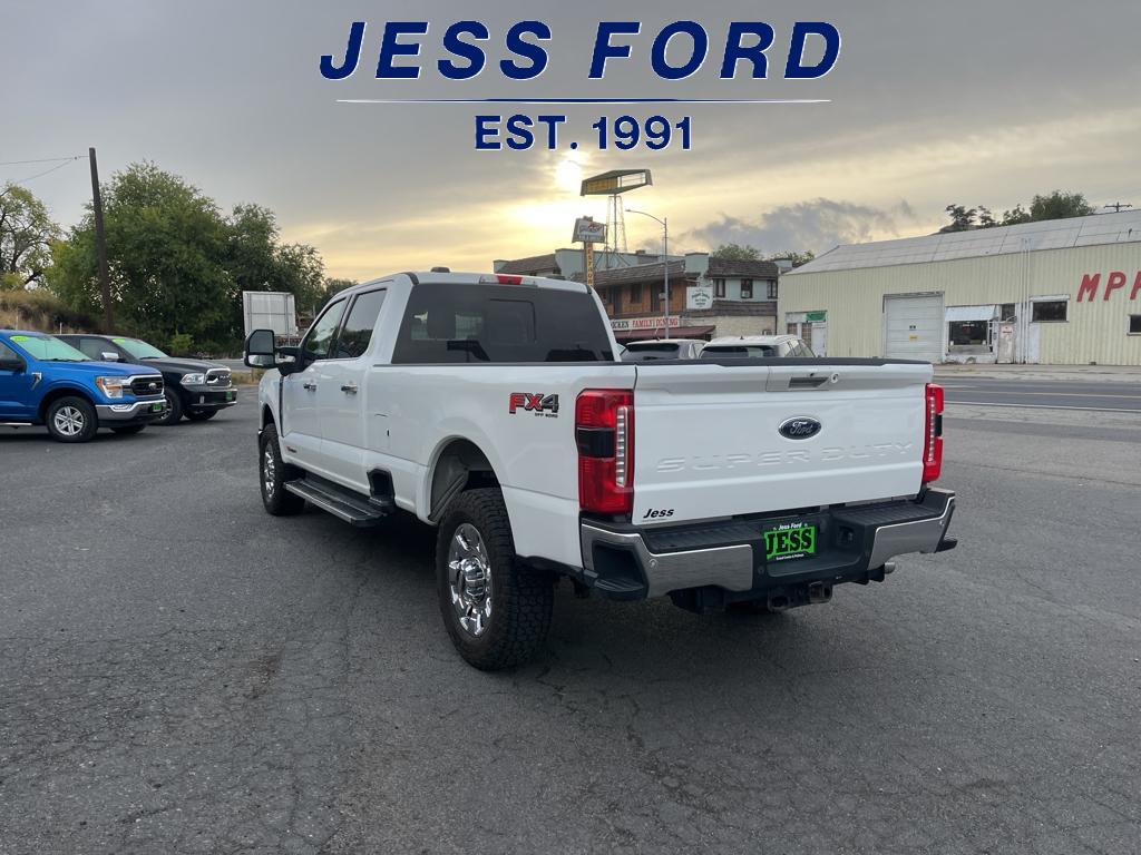 2023 Ford F-350 Lariat photo 3