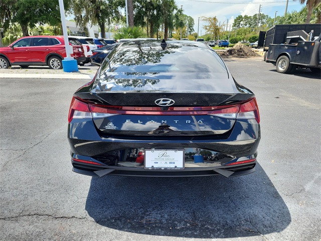 2023 Hyundai Elantra SEL photo 4
