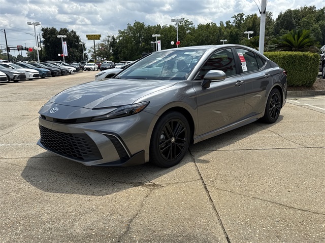 2025 Toyota Camry SE photo 5