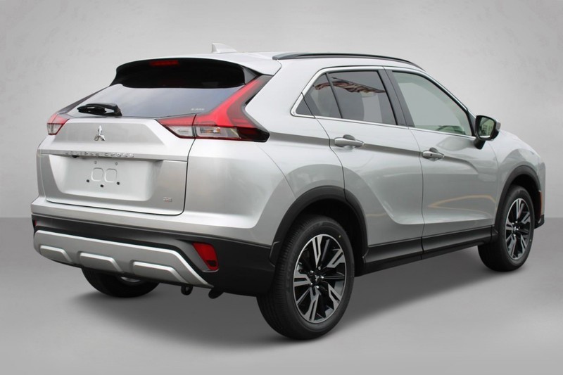 2024 Mitsubishi Eclipse Cross SE photo 3