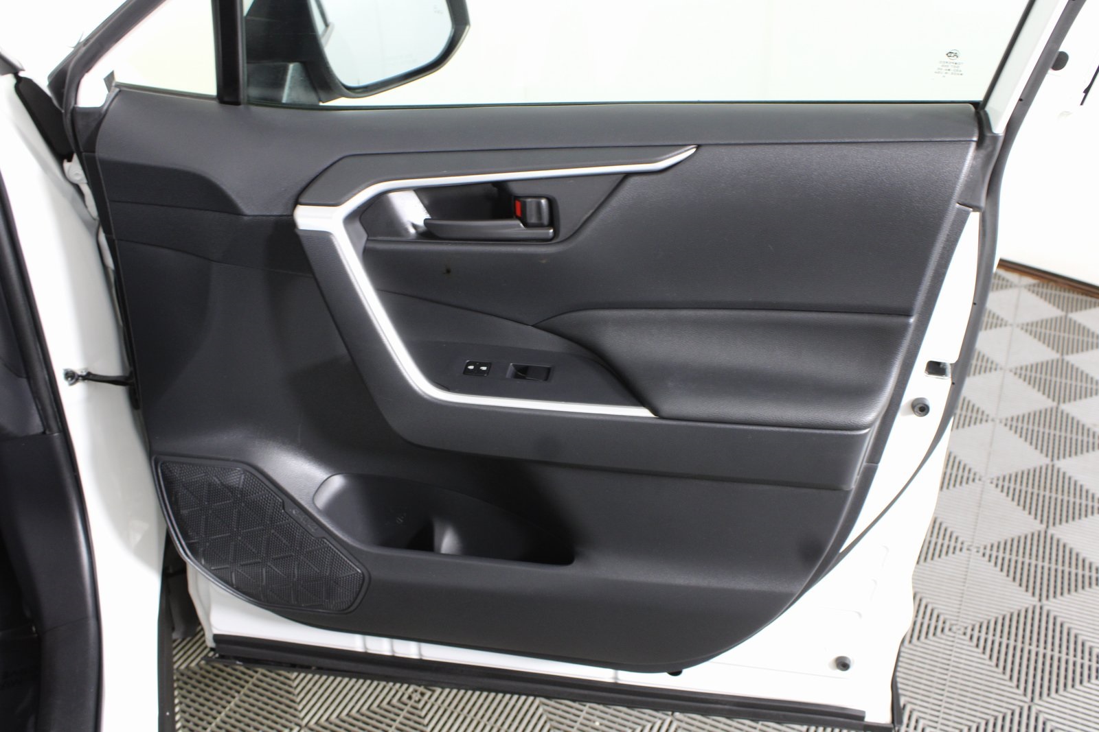 2019 Toyota RAV4 LE photo 25