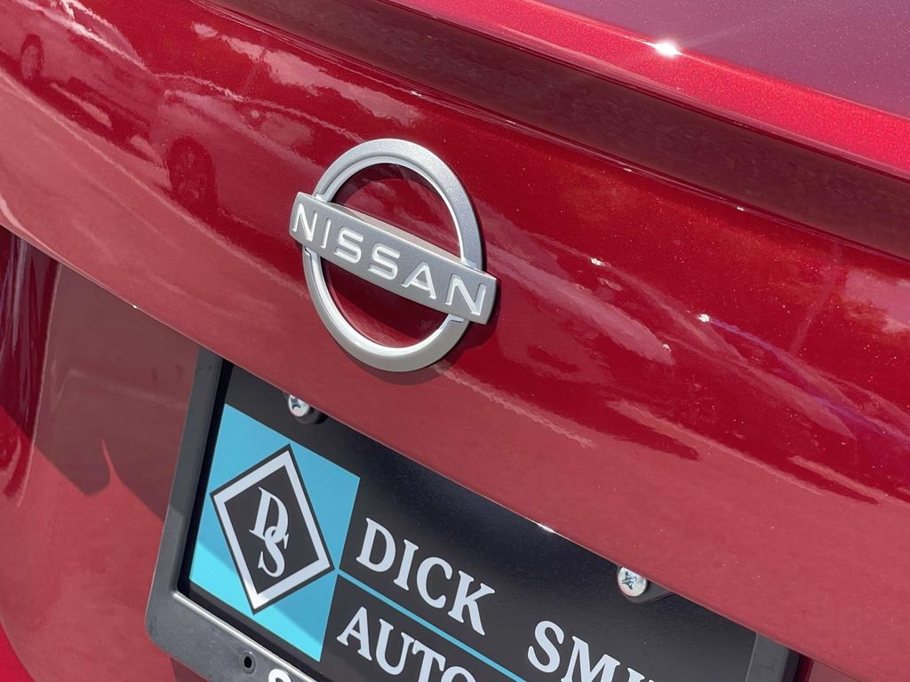 2025 Nissan Versa SV photo 8