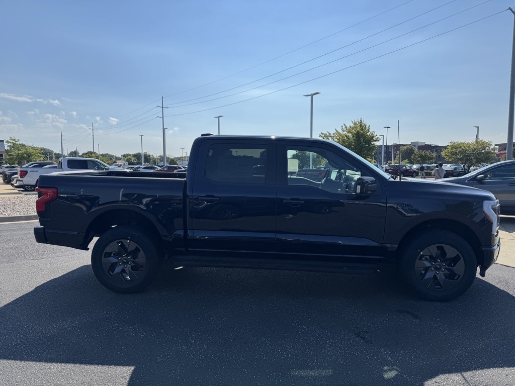 2025 Ford F-150 Lightning Lariat photo 2