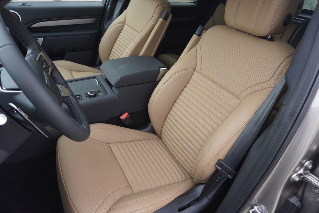 2025 Land Rover Discovery SE photo 20