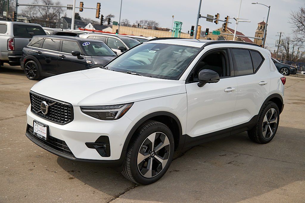 2026 VOLVO XC40 - Image 5