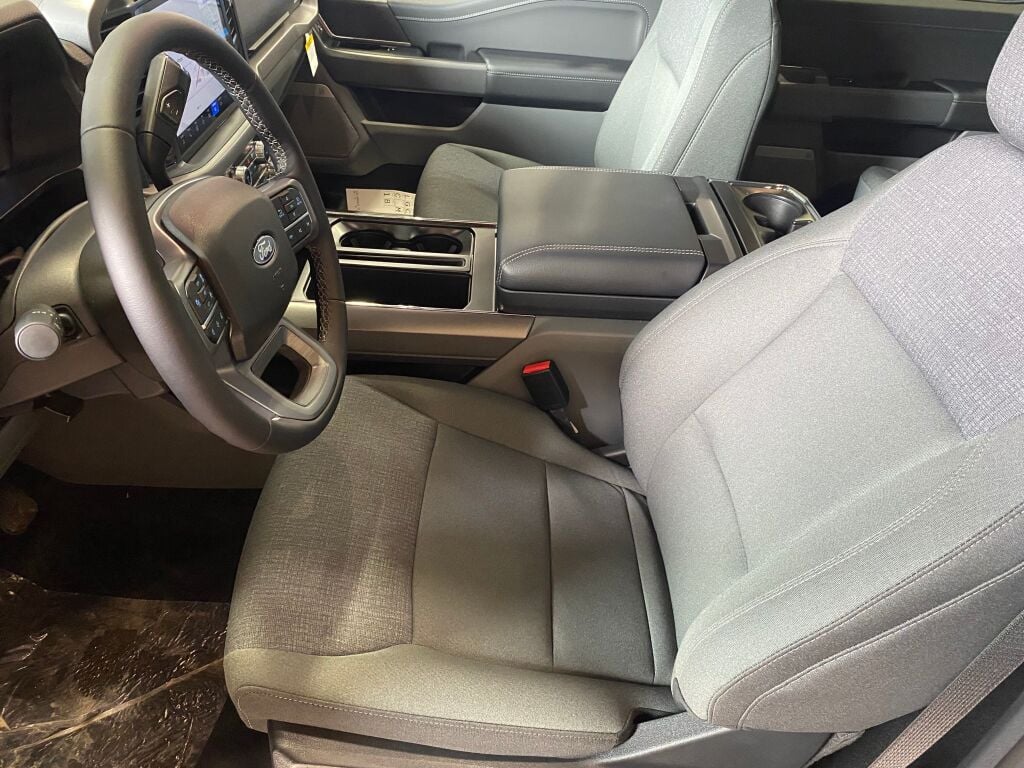 2025 Ford F-150 XLT photo 6