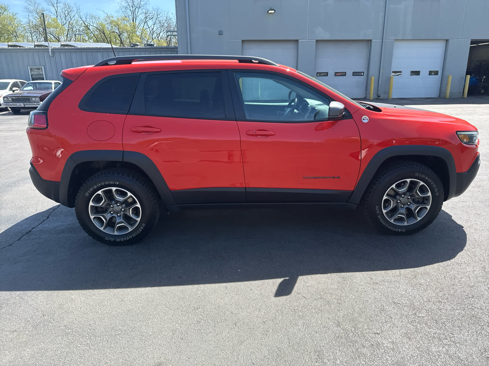 2021 Jeep Cherokee Trailhawk photo 2