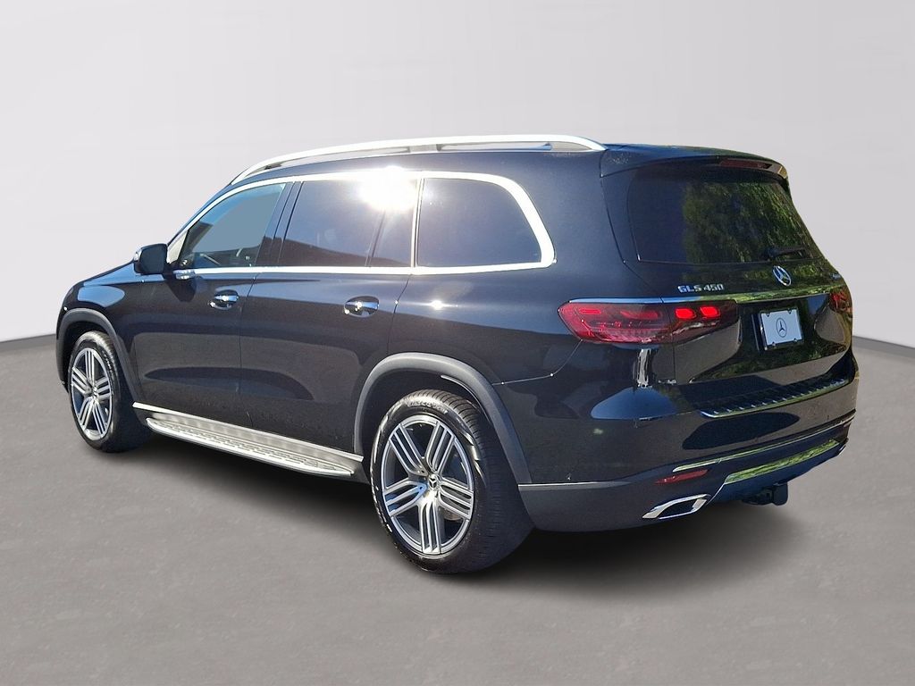2026 Mercedes Benz GLS 450 4MATIC photo 4