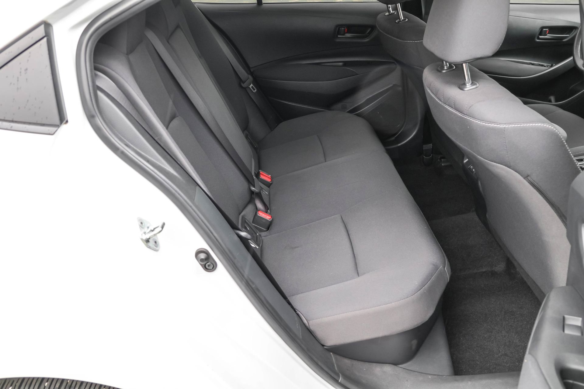 2023 Toyota Corolla Hybrid LE photo 30