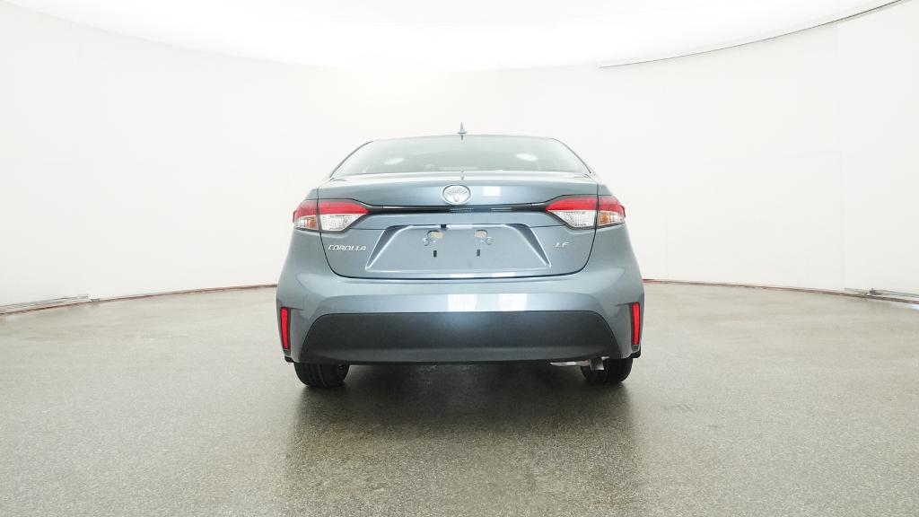 2025 Toyota Corolla LE photo 3