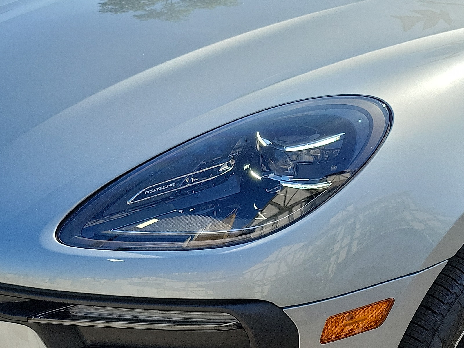 2025 Porsche Macan T photo 30
