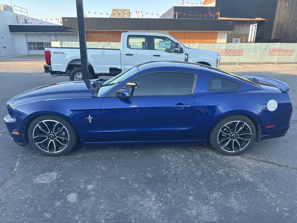 2014 Ford Mustang V6 Premium photo 2