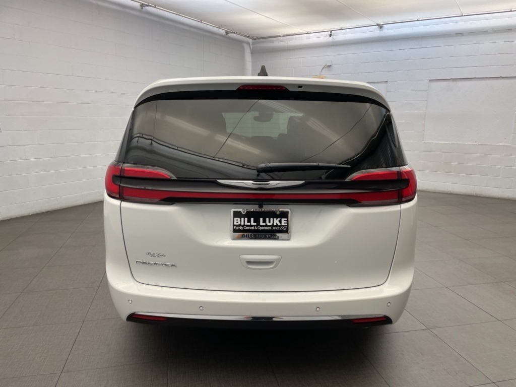 2026 Chrysler Pacifica photo 3