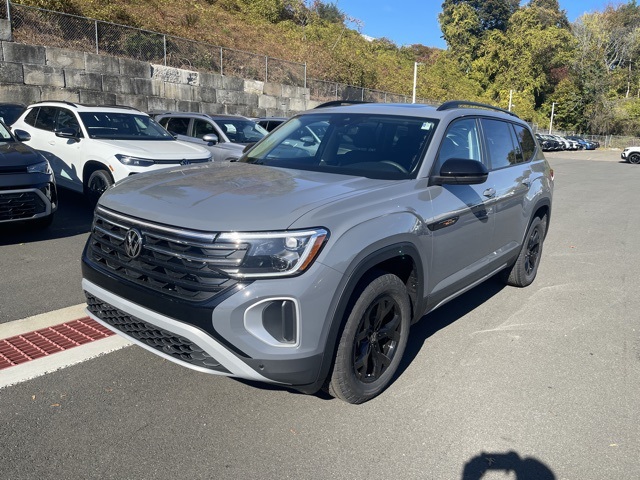 2026 Volkswagen Atlas Peak Edition SE photo 3