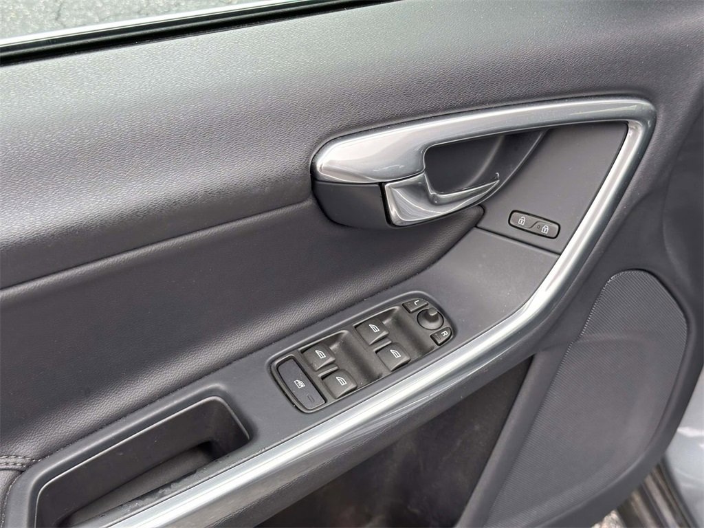 2016 Volvo S60 T5 Drive-E Premier photo 15