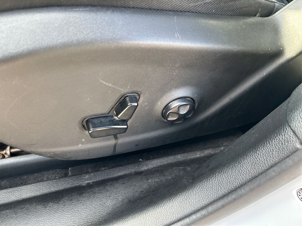 2019 Jeep Cherokee Limited photo 32