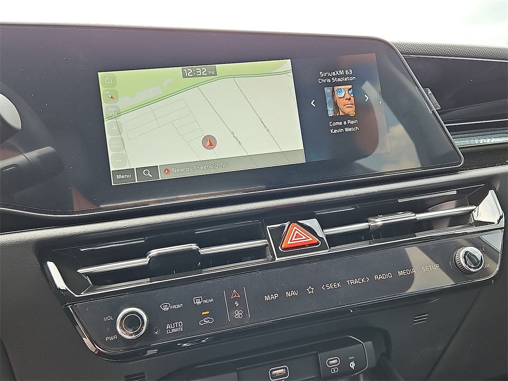 2025 Kia Niro Plug-In Hybrid EX photo 3