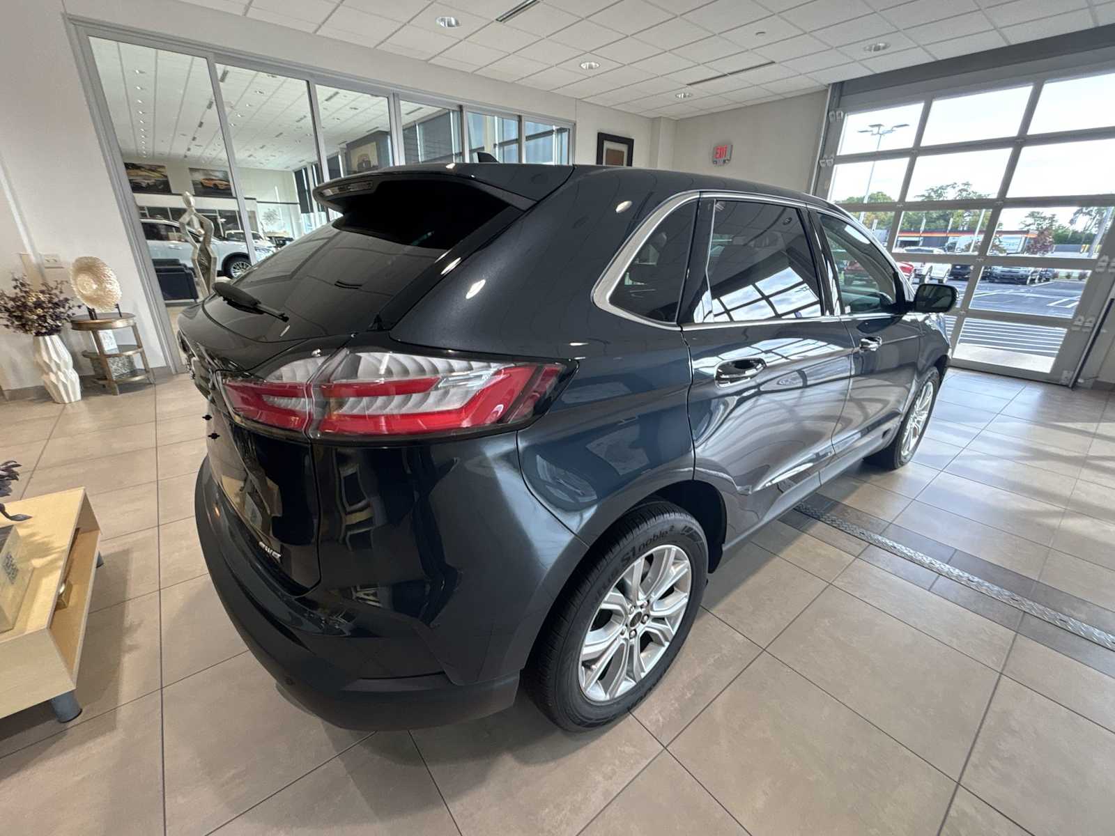 2024 Ford Edge Titanium photo 3