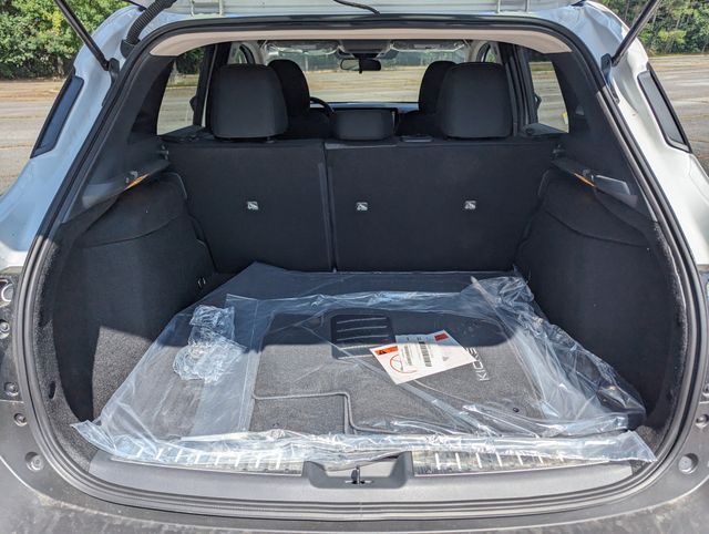 2025 Nissan Kicks SV photo 3