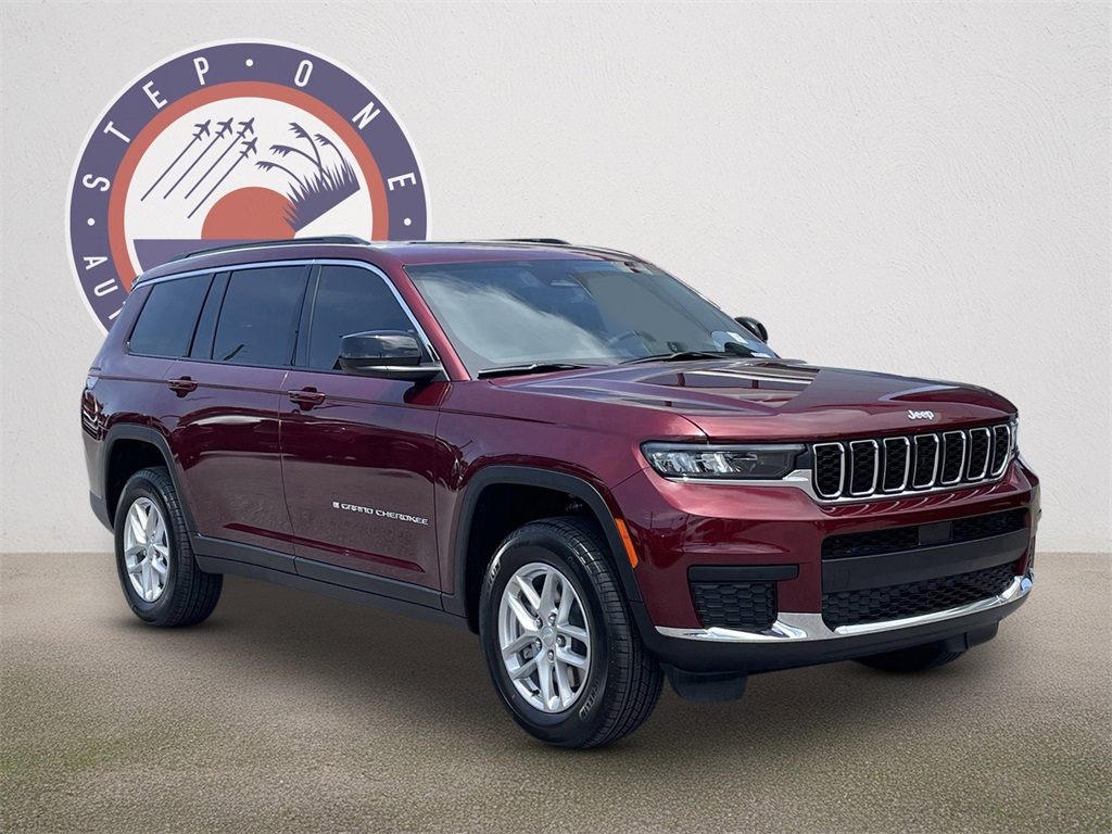 2025 Jeep Grand Cherokee Laredo photo 2